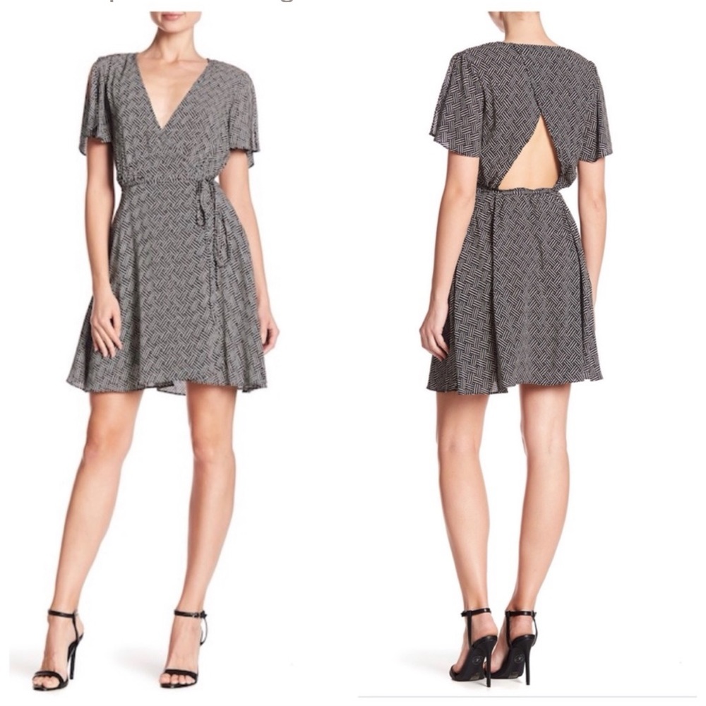 Aakaa V Neck Print Wrap Dress With Back Cut Out Size Medium